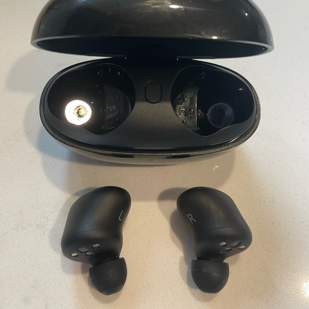 1More Bluetooth Earbuds with Charging Case - Black